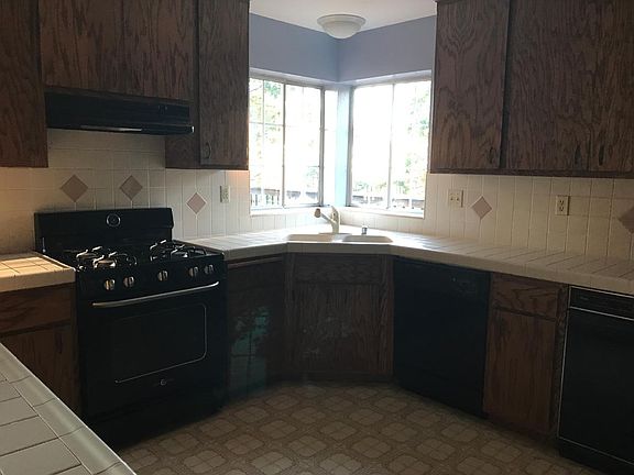 3rd image of 3423 Lupine Ln