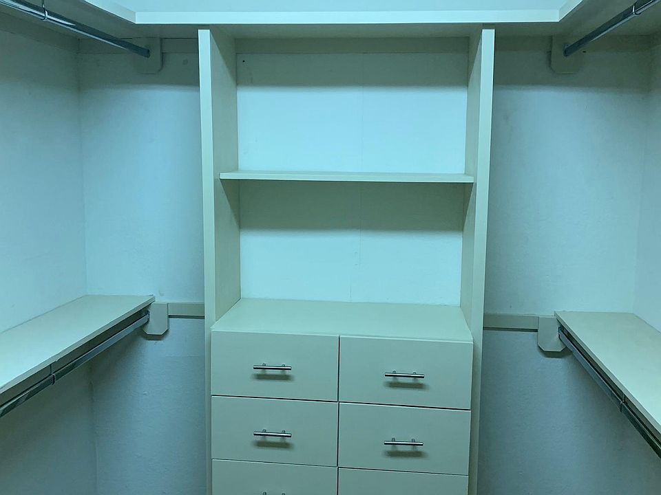 1st image of 136 Willacy Ave #2