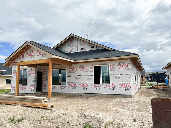 3rd image of 820 Rivet Way