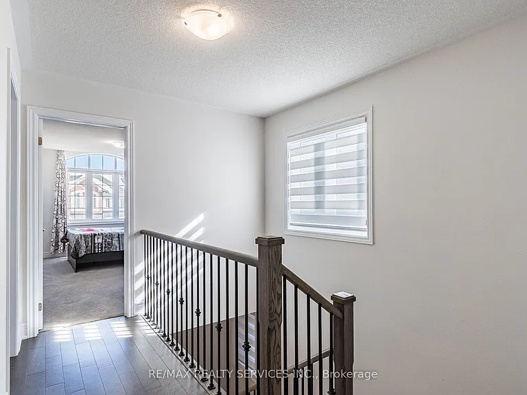 17 Overstone Rd E — Photo 7