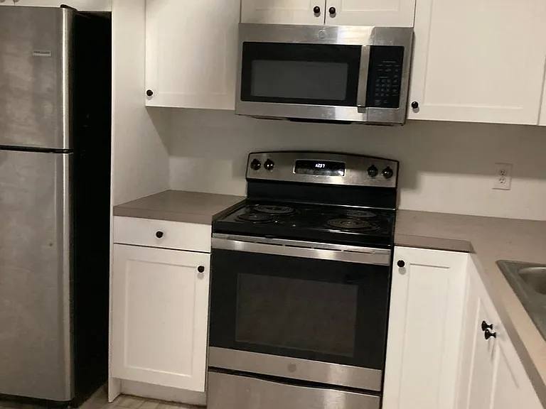 Flats at West End — Photo 1