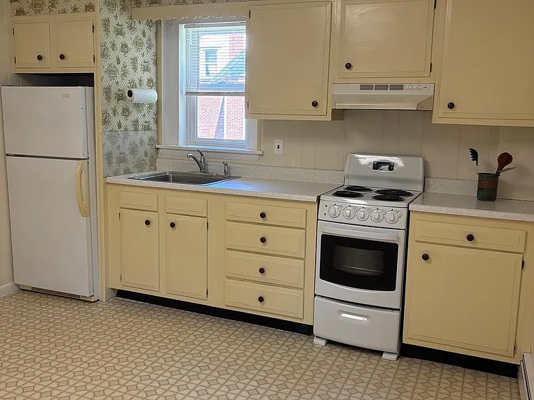 330 Broad St #2R — Photo 9