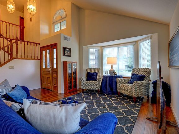 5th image of 7432 Fox Hills Dr
