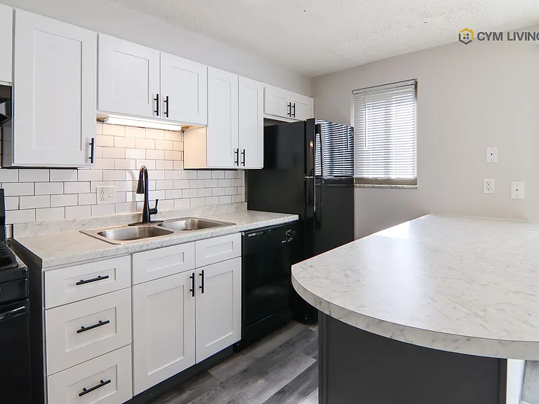 Coventry Court Townhomes — Photo 21