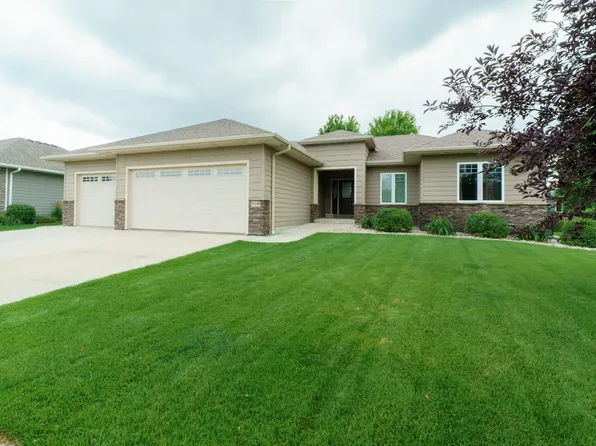 634 Bluestem Trl, Dakota Dunes, SD 57049