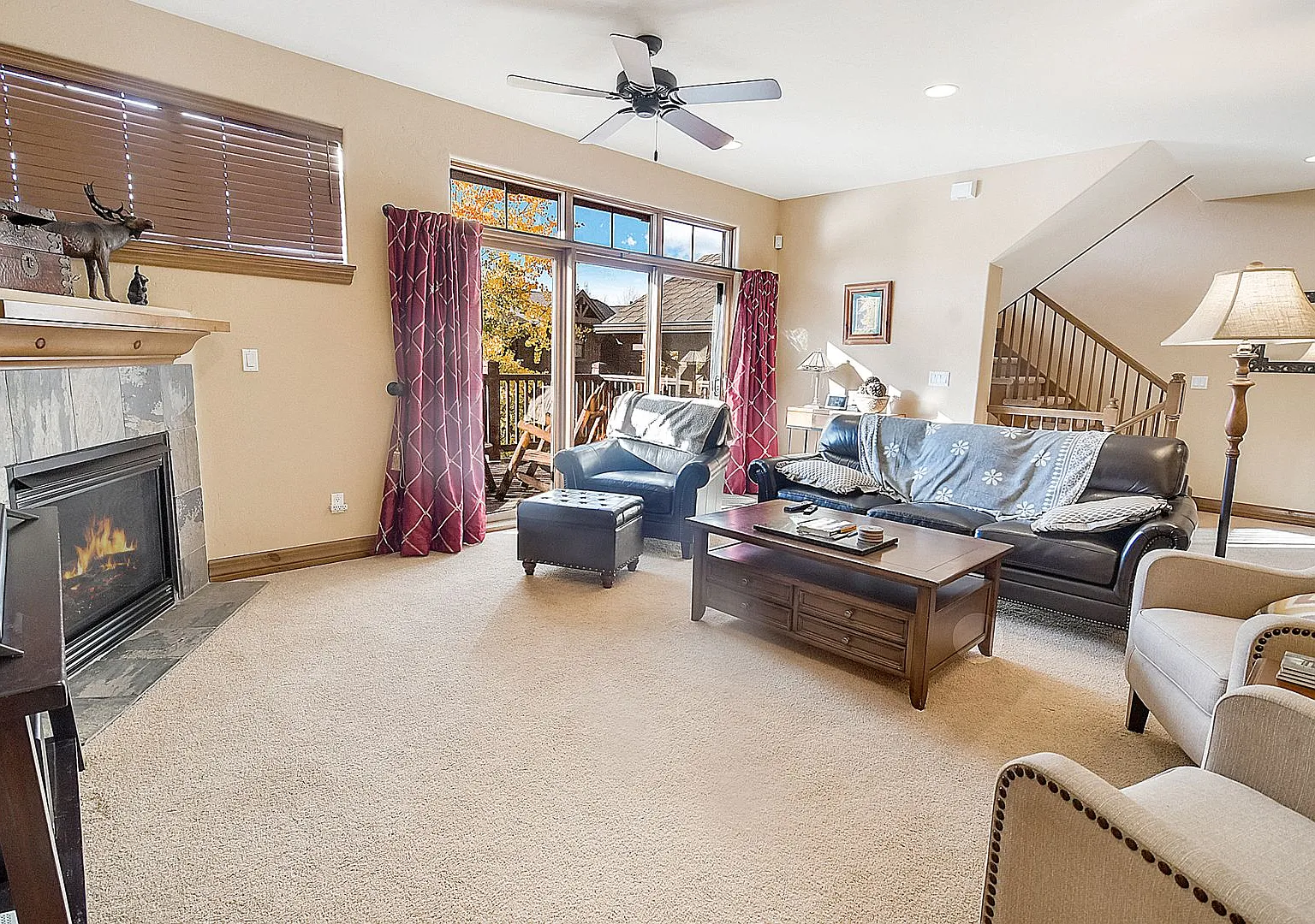 Beautiful townhome, ski shuttle, views, utilities included, pets negotiable, winter lease! Take a... — Photo 2