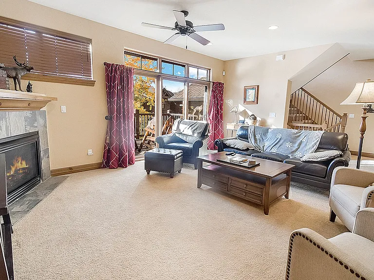 44 Linden Ln — Photo 2