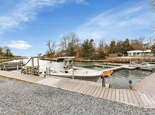 22 Shinnecock Rd, Hampton Bays, NY 11946