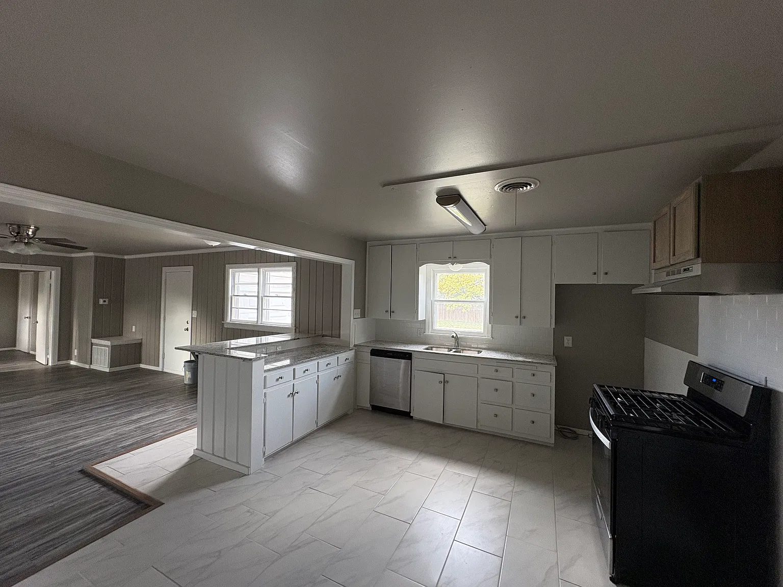 4 bed, 1356 sqft, $1,550 — Photo 3