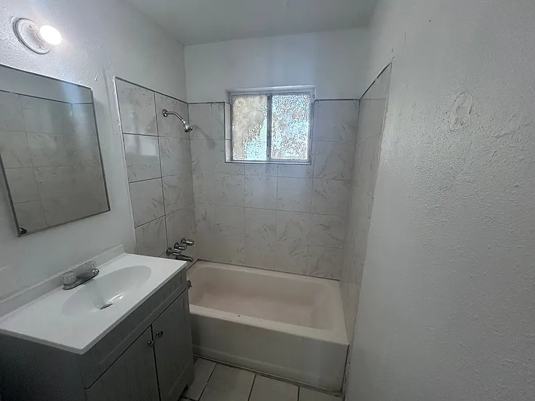 1012 Rodgers Rd — Photo 2