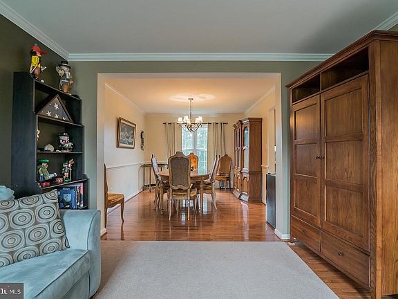 5th image of 9431 Worthington Dr