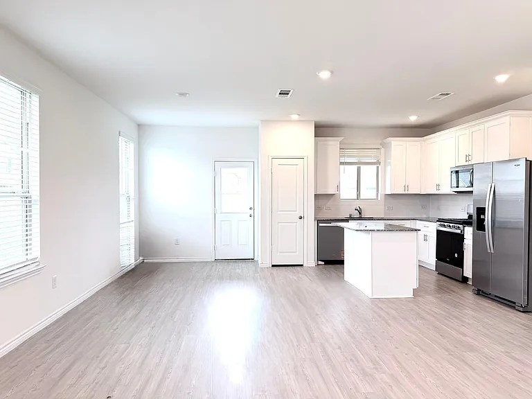 1372 Bright Hill Dr — Photo 5