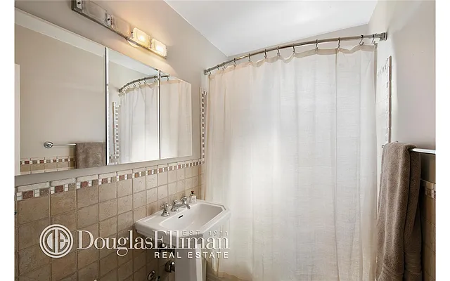 Sold by Douglas Elliman | media 14