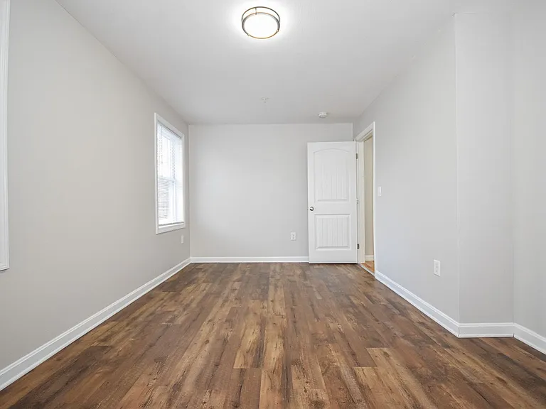 Jefferson Court — Photo 35
