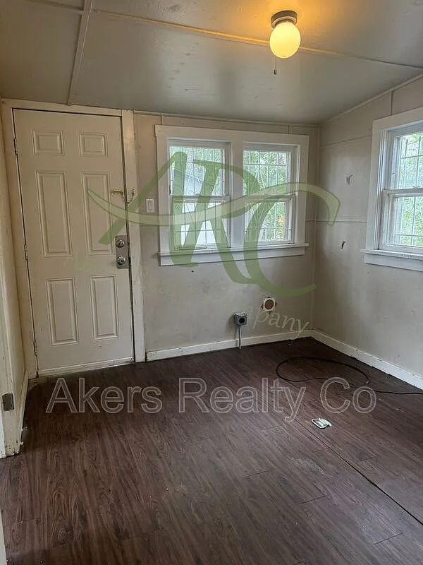 2 bed, 1.0 bath, 804 sqft, $1,025 — Photo 3