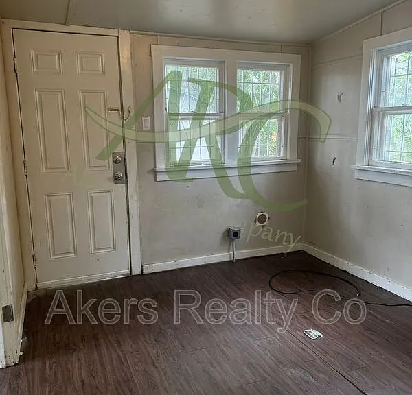 1216 Cedar St — Photo 3