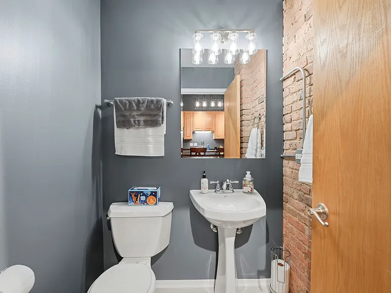 1500 W Monroe St #124 — Photo 12