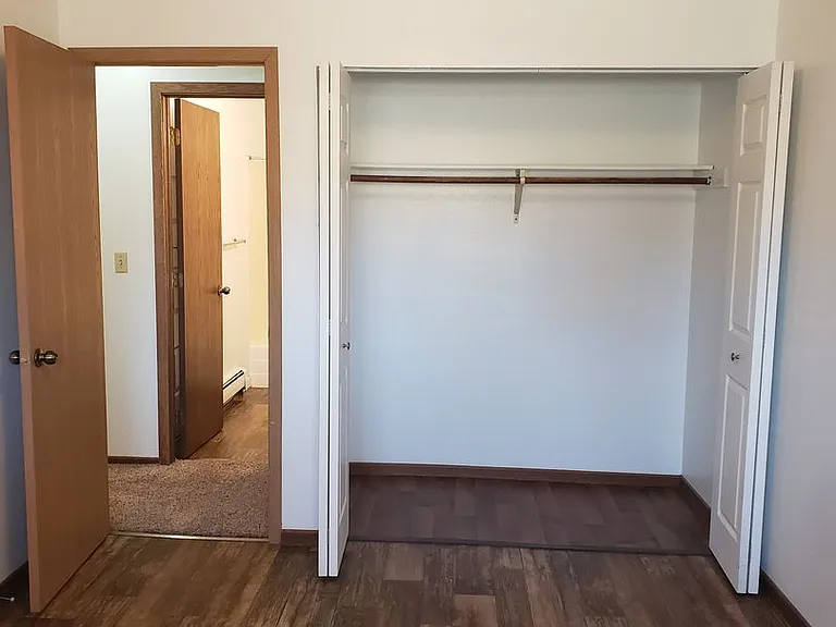 BK-Prairie Home Apartment — Photo 8