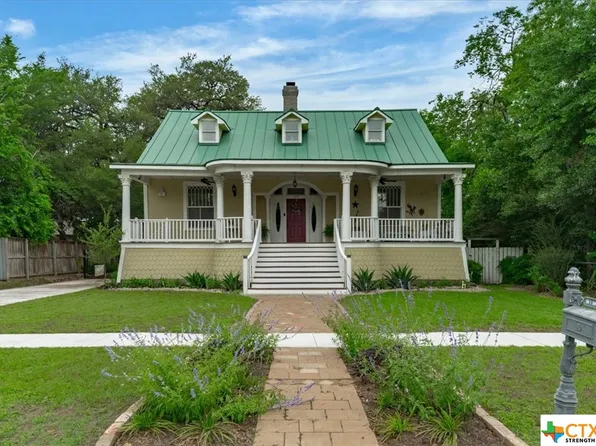 609 E Bowie St, Luling, TX 78648