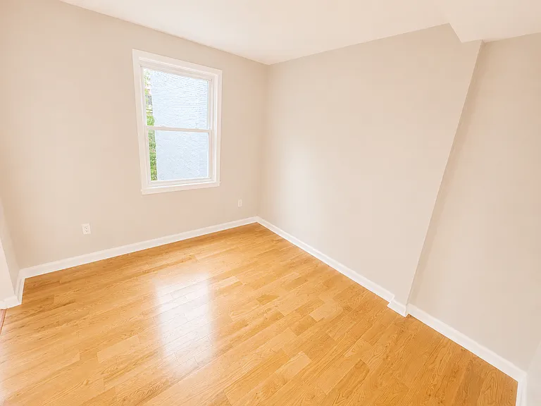 27 Beech St #3 — Photo 9