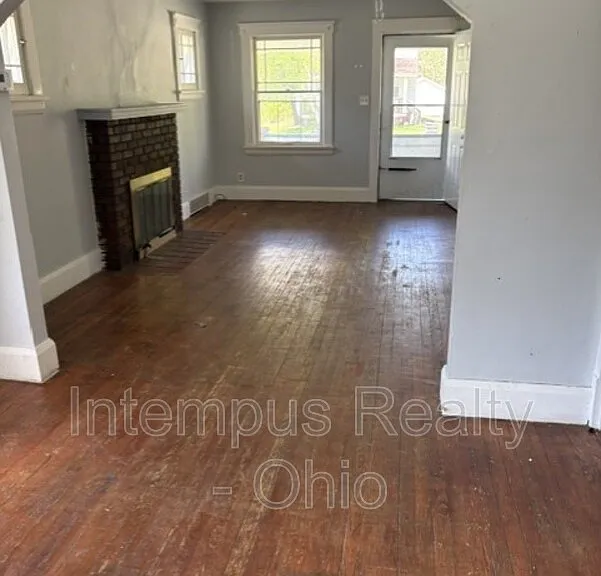 231 Marmion Ave — Photo 4