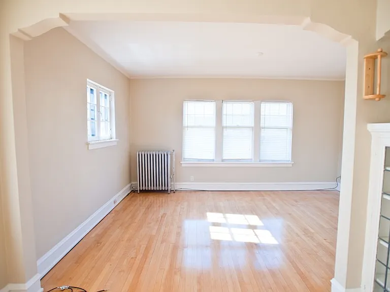 1720 E Newton Apartments — Photo 16