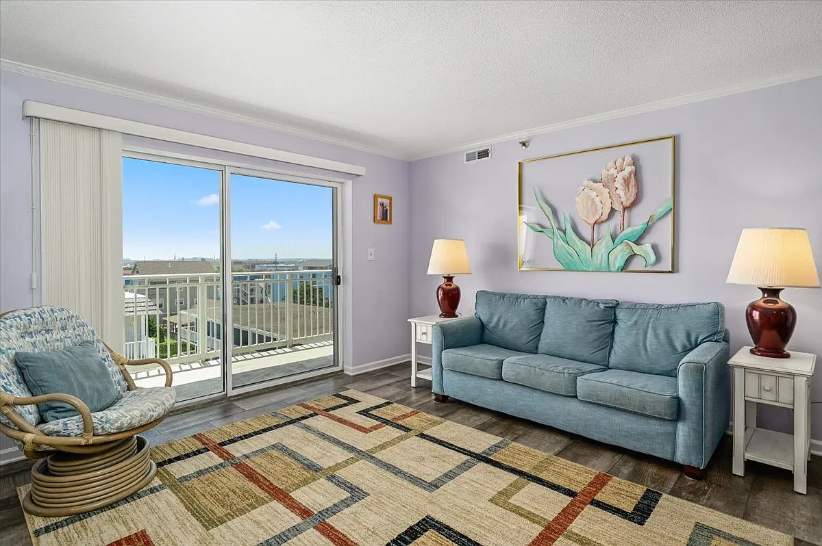 3 bed, 1296 sqft, $1,500 — Photo 2