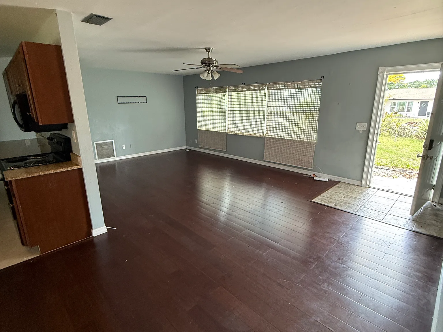 3 bed, 1560 sqft, $2,500 — Photo 2