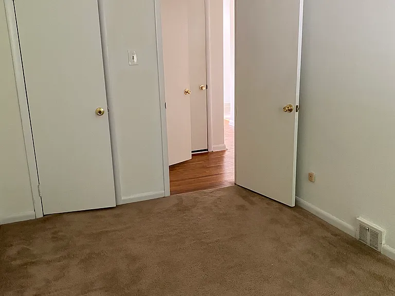 411 W Jefferson St — Photo 3