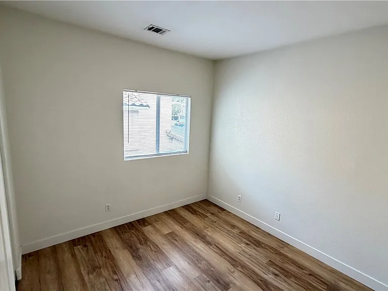 7423 Hawk Shadow Ave — Photo 9
