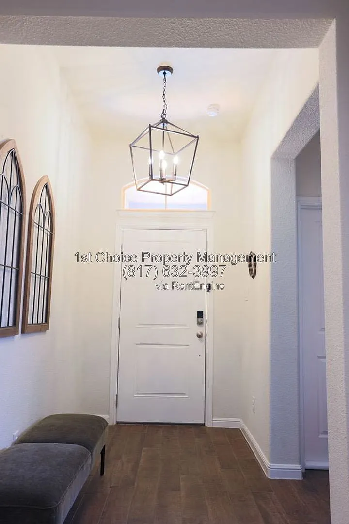 4 bed, 2.0 bath, 2039 sqft, $2,450 — Photo 4