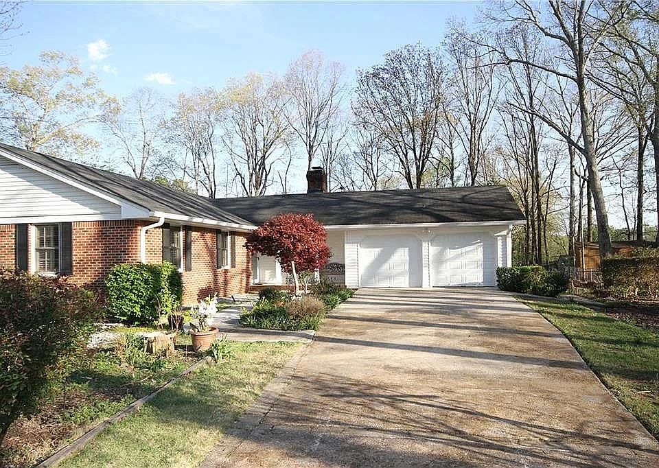 1st image of 1051 Oak Grove Cir