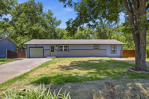 7713 Canyon Dr Photo 1
