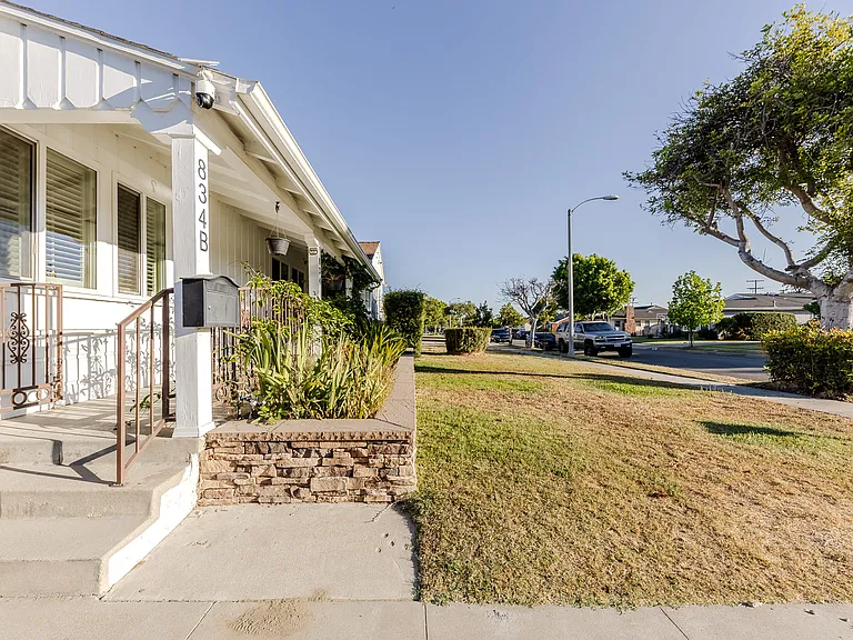 835 Bilton Way — Photo 35
