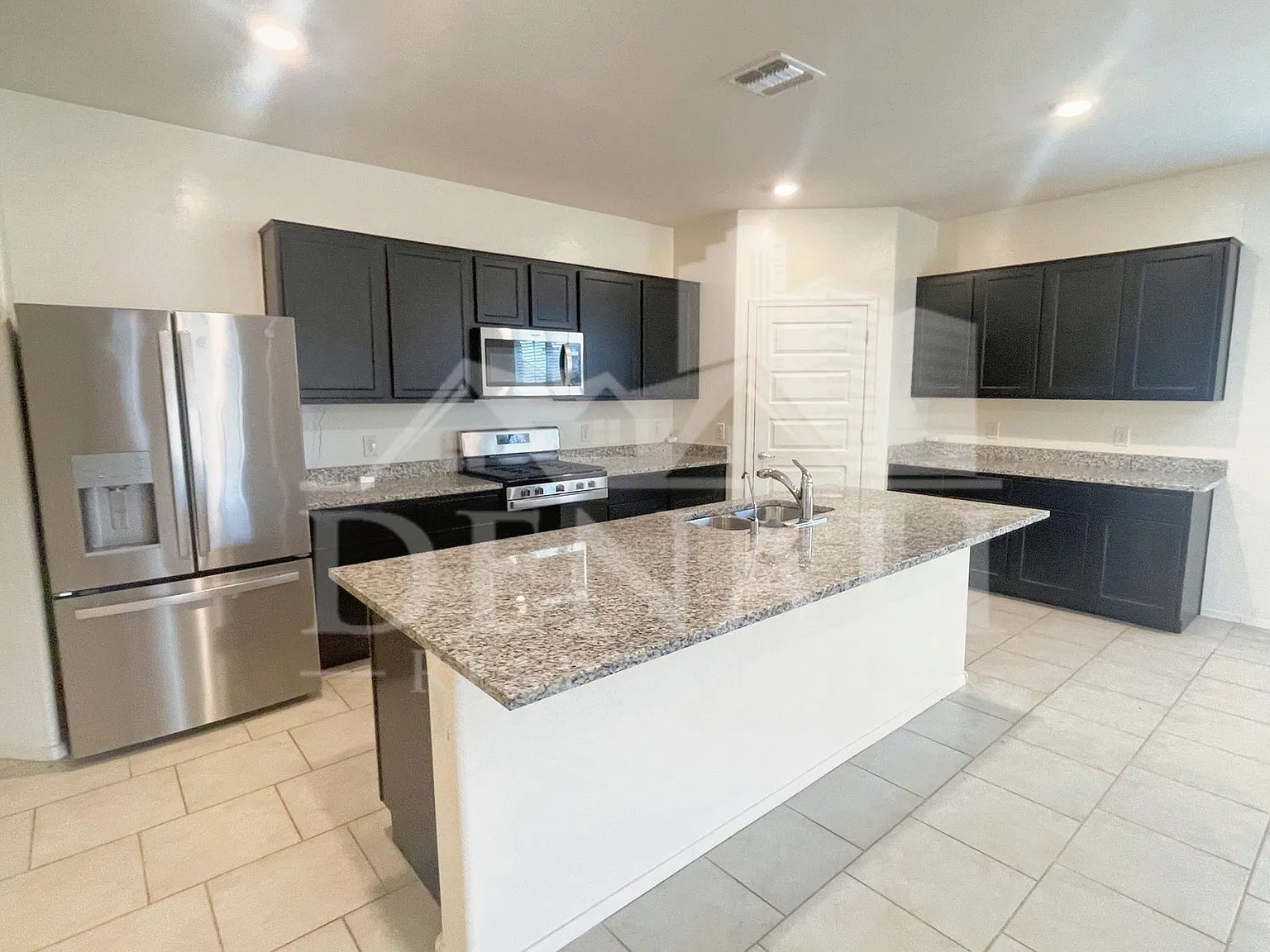 4 bed, 2.0 bath, 1787 sqft, $2,200 — Photo 3
