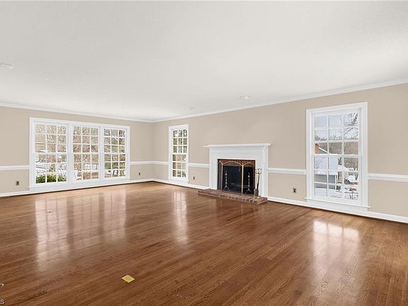 3rd image of 6001 Muirfield Dr