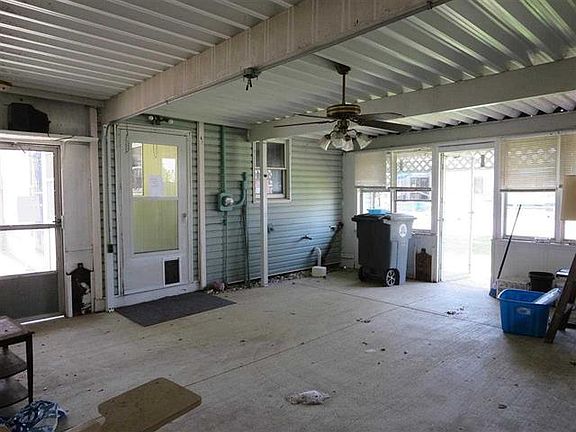4th image of 102 E Virginia St