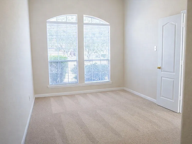8515 Clarkman Ridge Ln — Photo 5