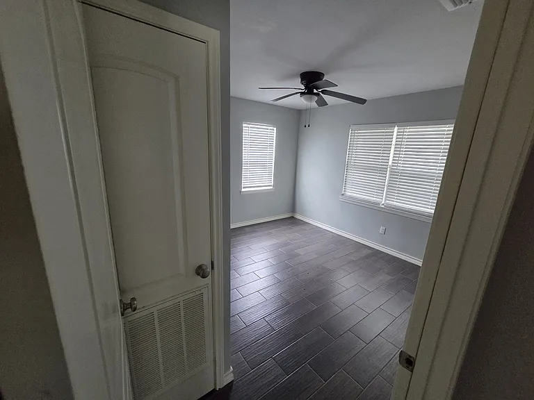 1101 W Cooper St — Photo 3