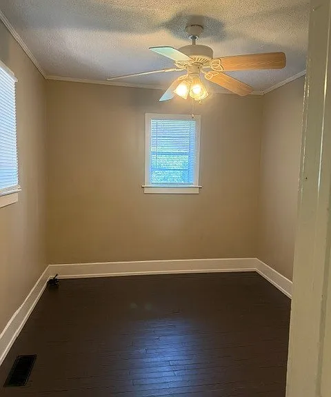 643 Howell St — Photo 16