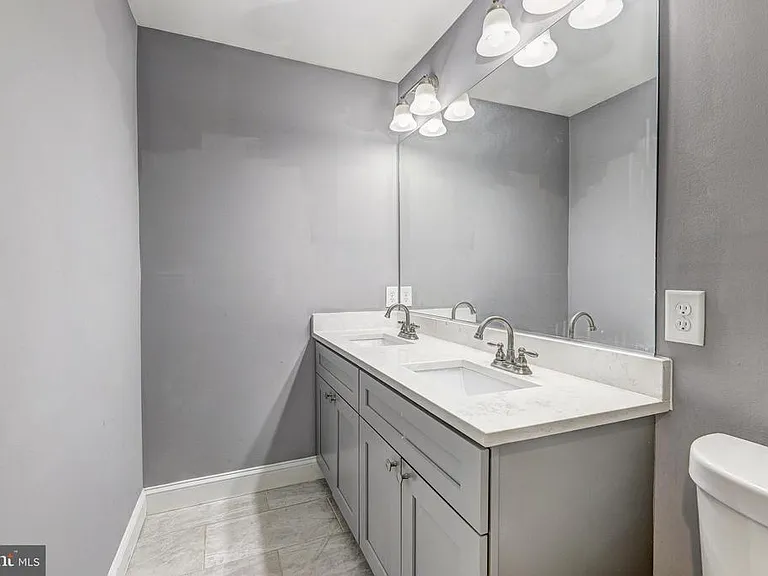 822 S Highland Ave — Photo 24
