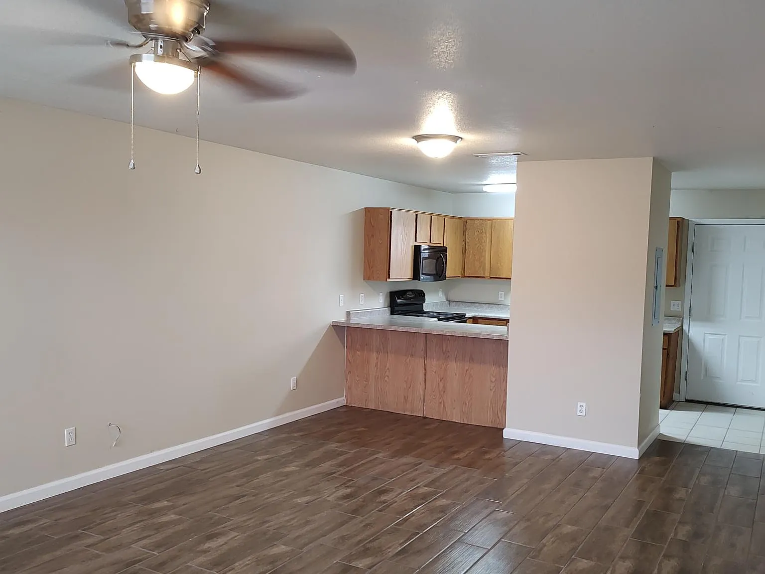 2 bed, 2.5 bath, 1202 sqft, $1,295 — Photo 3