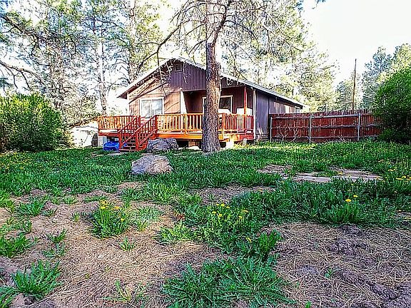 Large, fully fenced yard