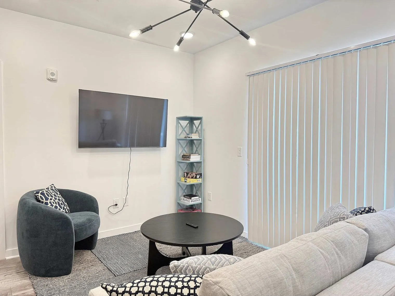 2 bed, 2.0 bath, 1151 sqft, $4,231 — Photo 3