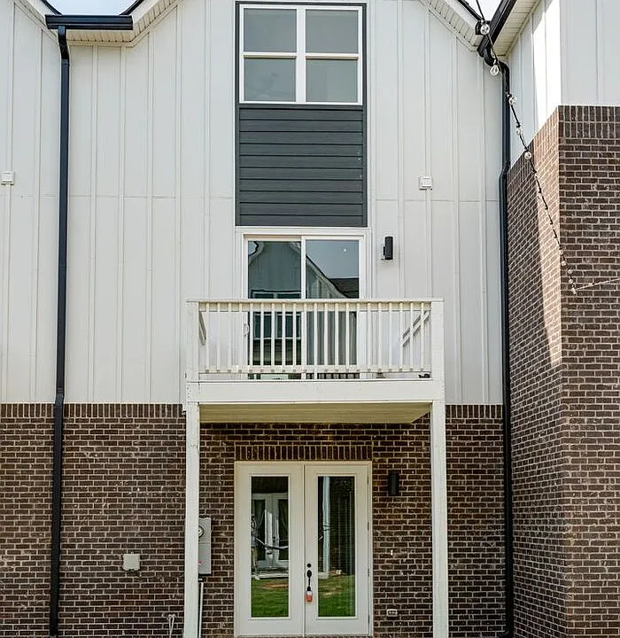5680 Sofias Cir