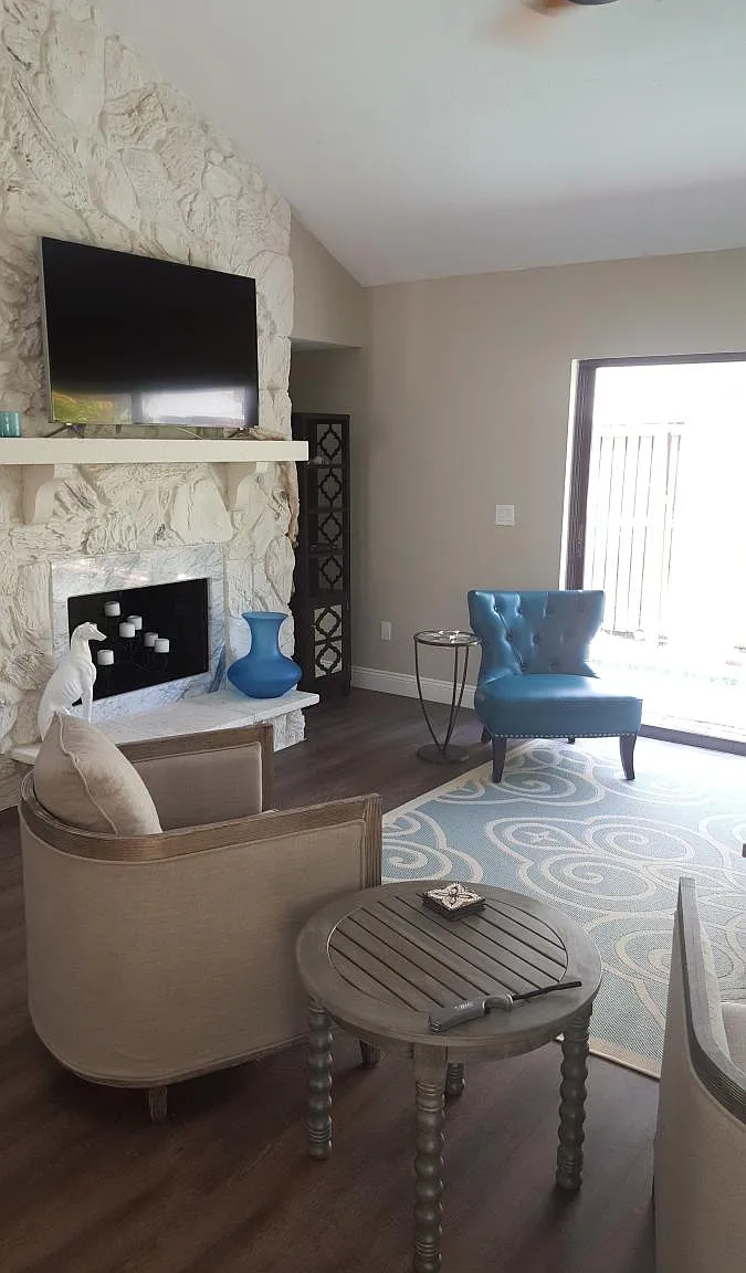 556 Bay Villas Lane — Photo 4