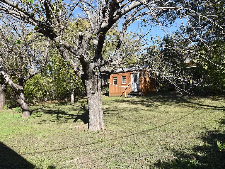 1212 Desiree Ln — Photo 3