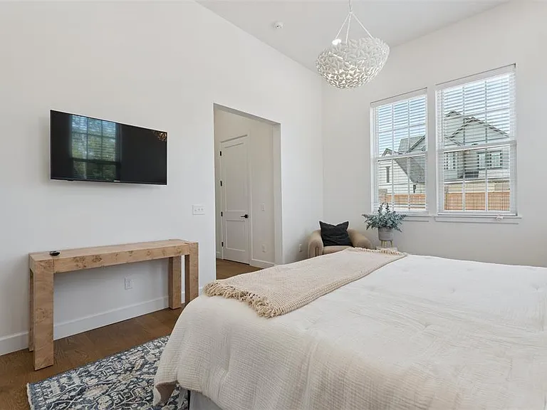 18817 Selah Way — Photo 27