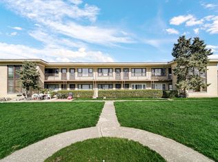 38 King Arthur Ct APT 12, Northlake, IL 60164