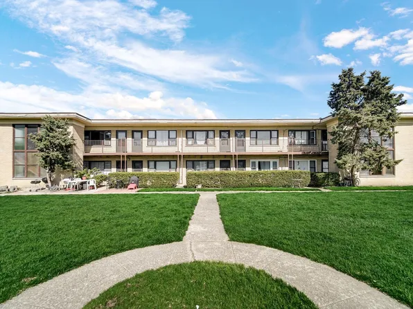 38 King Arthur Ct APT 12, Northlake, IL 60164